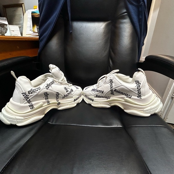 Balenciaga - Picture 7 of 8